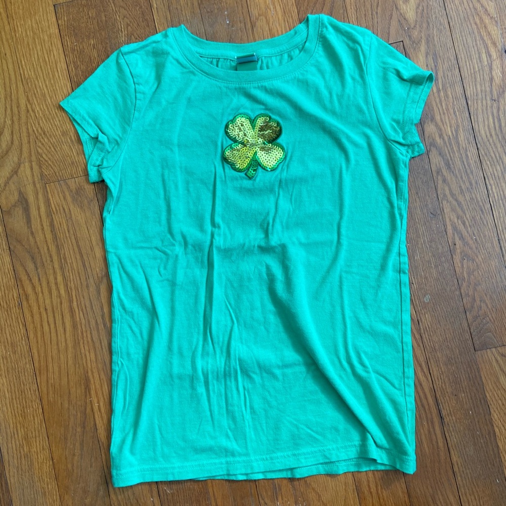 🌞Girls sequin shamrock t-shirt size L 10/12🌞